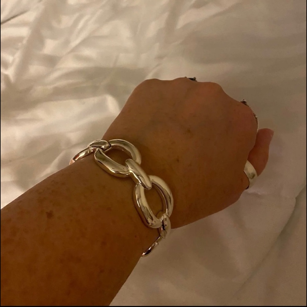 Silver tone stretch bracelet